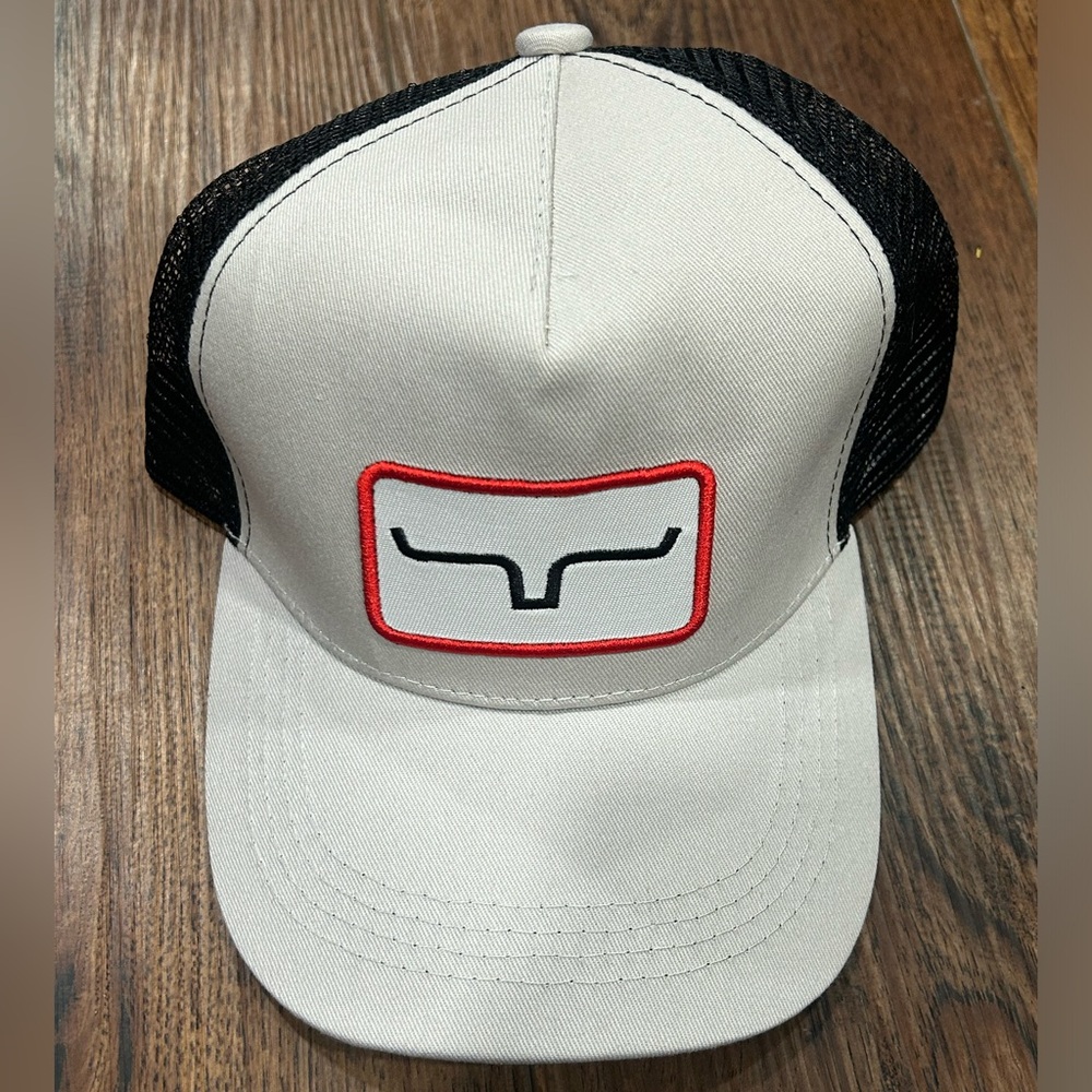 🌸 4/$20 NWOT western trucker hat